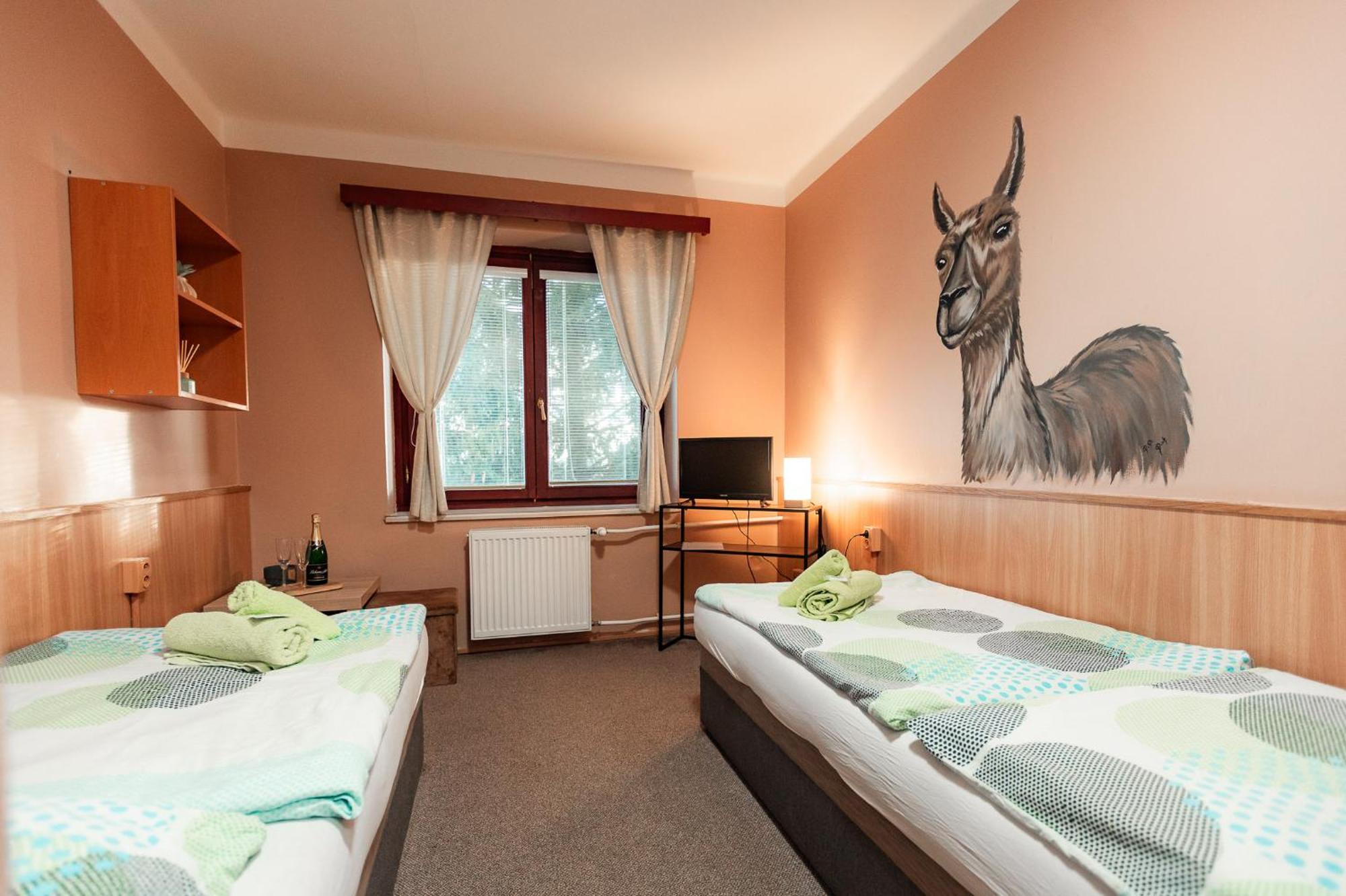Hotel Rozkos Česká Skalice Extérieur photo